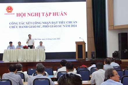 Hội nghị tập huấn công tác xét công nhận đạt tiêu chuẩn chức danh giáo sư, phó giáo sư năm 2024. (Ảnh: Mạnh Xuân) 