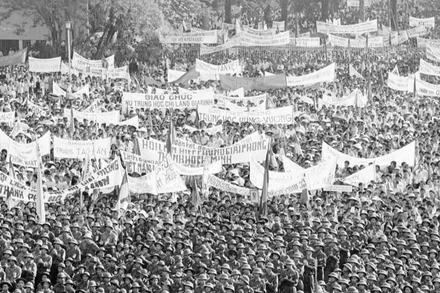 [Quiz] Ai là tác giả bài hát “Đất nước trọn niềm vui”?