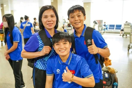 Các nữ tuyển thủ futsal nữ Việt Nam bước vào giải đấu lớn. 