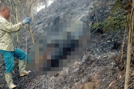 Thi thể nạn nhân được phát hiện giữa đám cháy. (Ảnh: Người dân cung cấp)