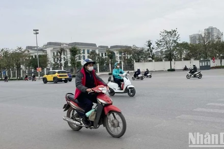 Khu vực Hà Nội sáng sớm có sương mù, trời rét. (Ảnh: ĐT)