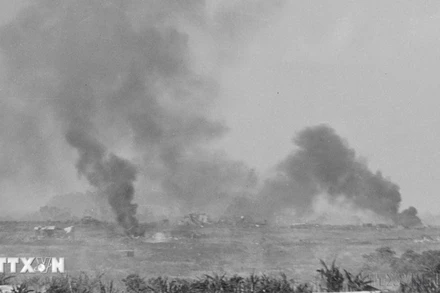 Quân giải phóng tiến vào chi khu Đức Lập, ngày 10/3/1975. (Ảnh: TTXVN)