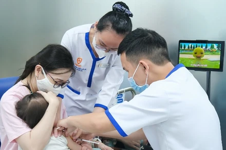 Tiêm vaccine là cách phòng bệnh tay chân miệng.