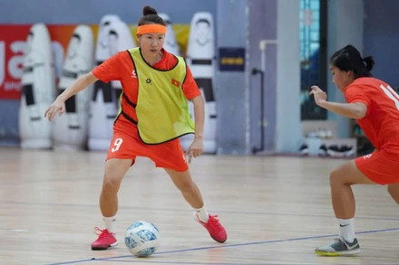Các thành viên đội tuyển futsal nữ Việt Nam trong một buổi tập. (Ảnh: VFF)