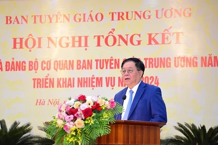 Đồng chí Nguyễn Trọng Nghĩa phát biểu chỉ đạo hội nghị.