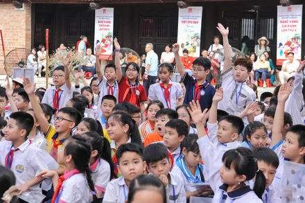 Học sinh tiểu học 