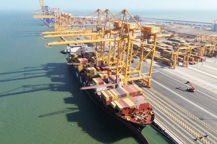 Bến số 3, số 4 Khu vực Cảng Lạch Huyện (Hải Phòng) mới hoàn thành, đưa vào khai thác, bốc dỡ tàu hàng thương mại đầu tiên. (Ảnh: Việt Cường)