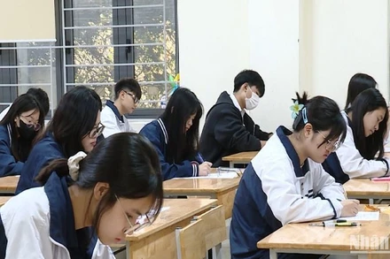 Thí sinh lớp 12 tập trung ôn thi tốt nghiệp 