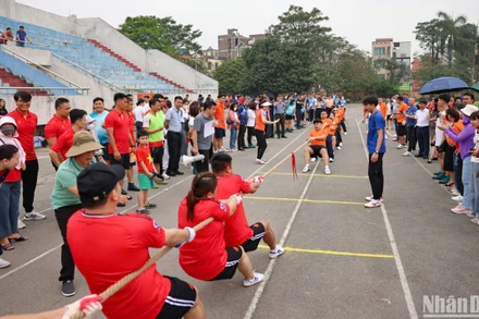 Cán bộ, giáo viên, nhân viên ngành giáo dục Thủ đô tham gia giải thể thao 