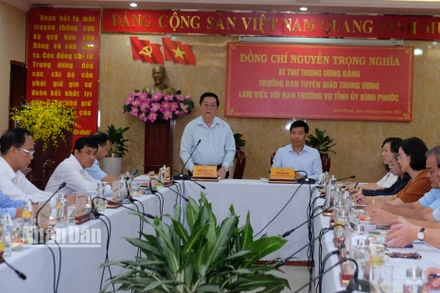 Đồng chí Nguyễn Trọng Nghĩa phát biểu tại buổi làm việc với Ban Thường vụ Tỉnh ủy Bình Phước.