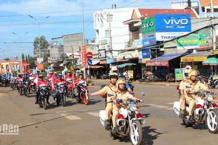 Lực lượng công an phối hợp tuyên truyền, phổ biến pháp luật phòng ngừa tội phạm tại các địa bàn phức tạp trong tỉnh.