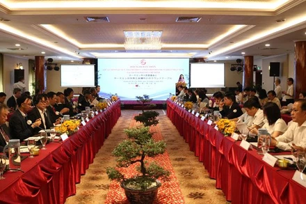 Quang cảnh Hội nghị bàn tròn giữa chính quyền thành phố và Hiệp hội doanh nghiệp Nhật Bản.