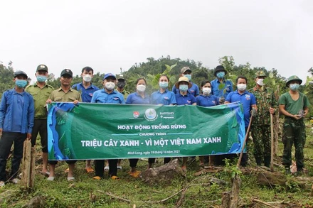 Tuổi trẻ Quảng Ngãi hưởng ứng Chương trình Triệu cây xanh-Vì một Việt Nam xanh.