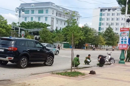 Các cơ quan chức năng dựng lại hiện trường vụ tai nạn.