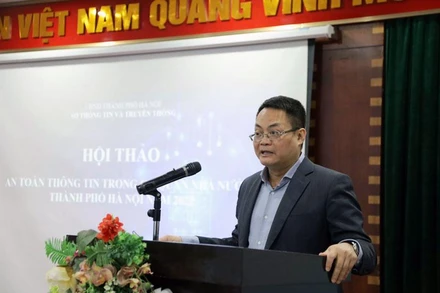 Phó Giám đốc phụ trách Sở Thông tin và Truyền thông Hà Nội Nguyễn Việt Hùng phát biểu tại hội thảo.