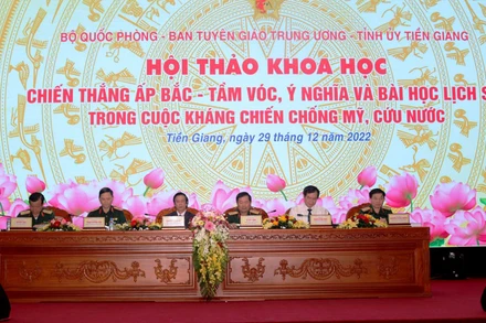 Lãnh đạo chủ trì buổi Hội thảo khoa học.
