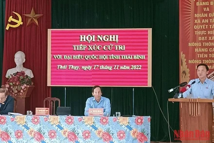 Phó Chủ tịch Quốc hội Nguyễn Khắc Định tiếp thu và trả lời ý kiến cử tri huyện Thái Thụy (tỉnh Thái Bình).