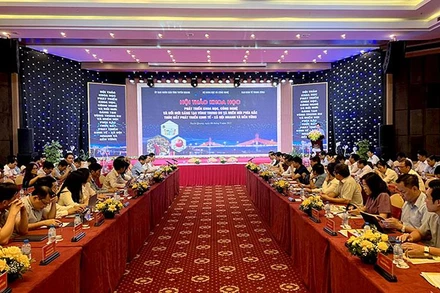 Các đại biểu tham dự hội thảo.