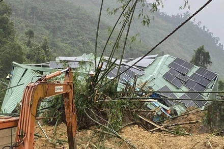 [Video] Hiện trường sạt lở tại Nhà máy Thủy điện Kà Tinh 1, ít nhất 1 người bị vùi lấp