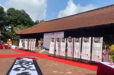 15 câu danh ngôn của Chủ tịch Hồ Chí Minh được lựa chọn để thể hiện bằng thư pháp Hàn Quốc.