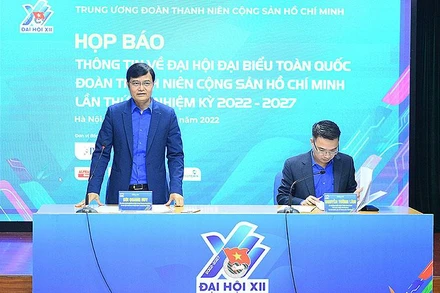 Các đồng chí Bùi Quang Huy, Nguyễn Tường Lâm cung cấp thông tin về Đại hội tại buổi họp báo.