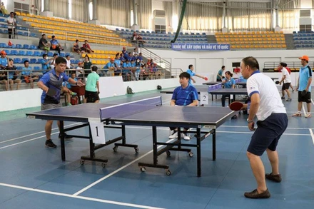 Các vận động viên tham gia thi đấu môn bóng bàn.