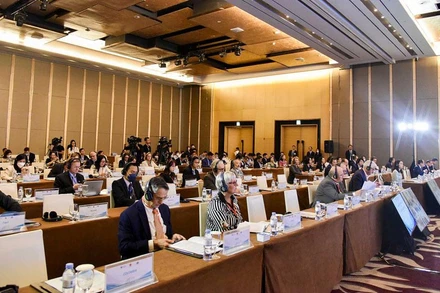 Các đại biểu tham dự Diễn đàn kinh tế cao cấp Việt Nam-OECD năm 2022. (Ảnh: Báo Thế giới và Việt Nam) 