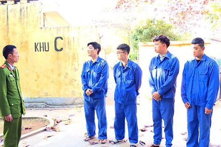 Các đối tượng bị bắt trong đường dây tổ chức đánh bạc và đánh bạc qua mạng với số tiền giao dịch gần 3.000 tỷ đồng.