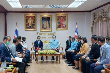 Đoàn công tác Đại sứ quán Việt Nam làm việc với chính quyền tỉnh Chanthanaburi.