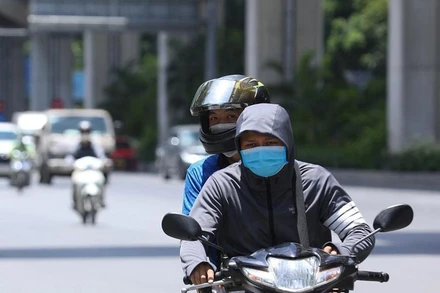 Khu vực Hà Nội ngày nắng nóng, có nơi hơn 35 độ C. (Ảnh minh họa)