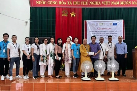 Đoàn thiện nguyện đến thăm, tặng quà cho thương binh, bệnh binh, gia đình chính sách tại Quảng Trị.