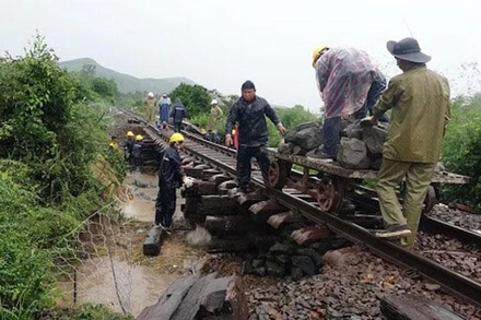 Các đơn vị đường sắt đã khắc phục, giải phóng xong chướng ngại vật trên đường sắt.