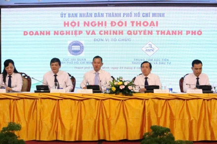 Ban tổ chức giải đáp thắc mắc về chính sách thuế cho các doanh nghiệp.