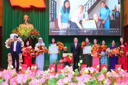 Hội nghị nhằm tôn vinh, biểu dương các cá nhân phụ nữ có nhiều đóng góp, những hành động, việc làm đem lại lợi ích cho cộng đồng xã hội.