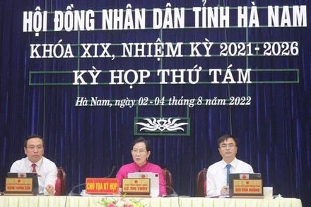 Chủ tọa kỳ họp.