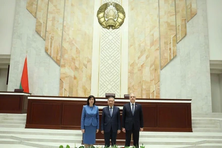 Tổng Bí thư Tô Lâm hội kiến Chủ tịch Thượng viện và Chủ tịch Hạ viện Belarus. (Ảnh: Thống Nhất/TTXVN)