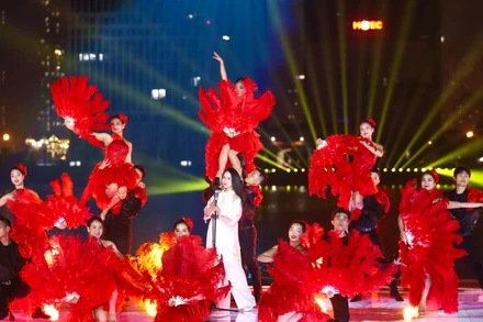 Nghệ sĩ Nhân dân Mai Hoa biểu diễn trong buổi tổng duyệt "Khúc Xuân Hà Nội".