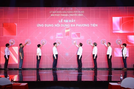 Đại diện lãnh đạo Bộ Thông tin và Truyền thông, thành phố Hà Nội và Đài Phát thanh-Truyền hình Hà Nội khai trương ứng dụng nội dung đa phương tiện Hanoi On.