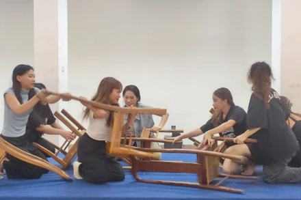 Thi tuyển chọn diễn viên cho chương trình sân khấu "Huyền thoại tuổi thanh xuân" (Ảnh MINH GIANG)