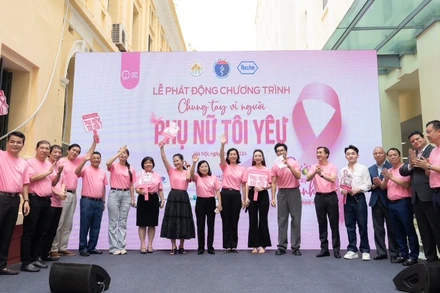 Đại diện các cơ quan, tổ chức tham gia phát động chương trình chung tay vì người phụ nữ tôi yêu