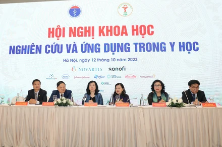Đoàn chủ tọa Hội nghị.