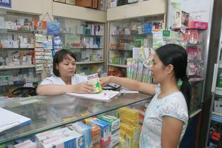 Bộ Y tế cho biết việc sắp xếp lại hệ thống kinh doanh, phân phối sẽ giúp người dân dễ mua thuốc và giá cả hợp lý hơn.