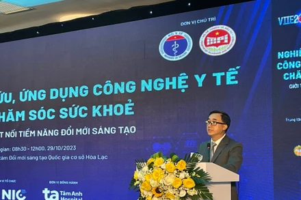 Thứ trưởng Y tế Trần Văn Thuấn phát biểu tại diễn đàn.