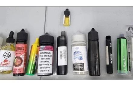 Thuốc lá điện tử luôn tiếp cận giới trẻ bằng những sản phẩm thiết kế bắt mắt, quảng cáo tinh vi.