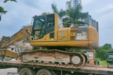 Cơ quan chức năng tạm giữ phương tiện khai thác khoáng sản trái phép tại xã Đào Xá.