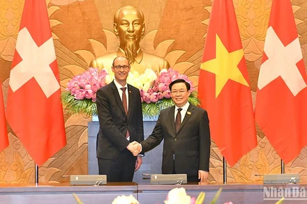 Chủ tịch Quốc hội Vương Đình Huệ với Chủ tịch Hội đồng Quốc gia Thụy Sĩ Martin Candinas.