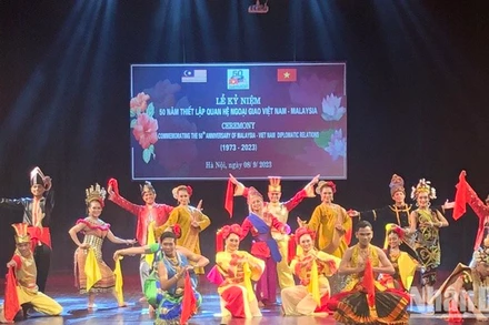 Tiết mục văn nghệ tại lễ kỷ niệm.