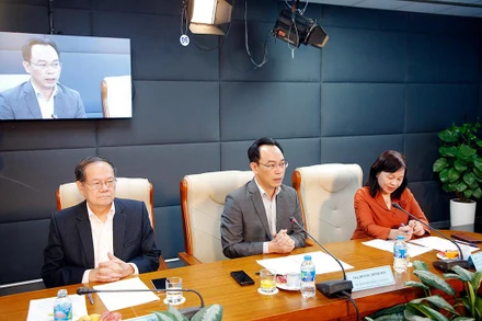 Các đại biểu trao đổi tại tọa đàm.