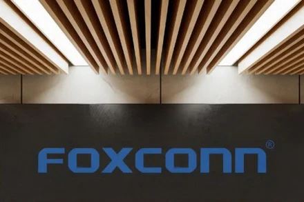 Foxconn, còn được gọi bằng tên chính thức là Hon Hai Precision Industry, là nhà sản xuất thiết bị điện tử theo hợp đồng lớn nhất thế giới và lắp ráp thiết bị cho các công ty công nghệ lớn, trong đó có Apple. (Ảnh: Techinasia)