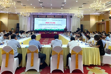 Toàn cảnh hội nghị.